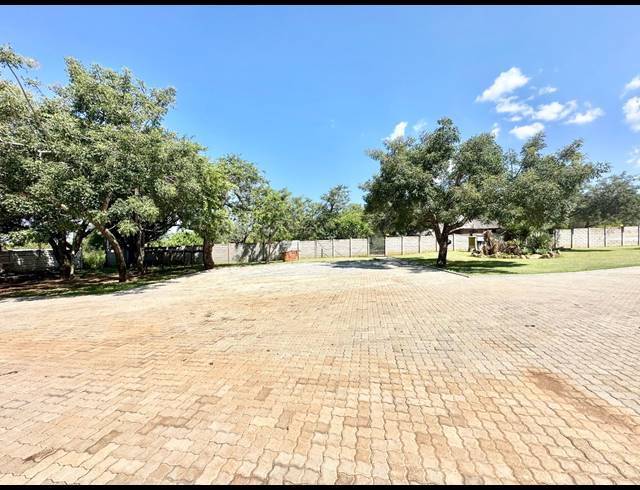 11 BEDROOM HOUSE FOR SALE IN MYNGENOEGEN AH